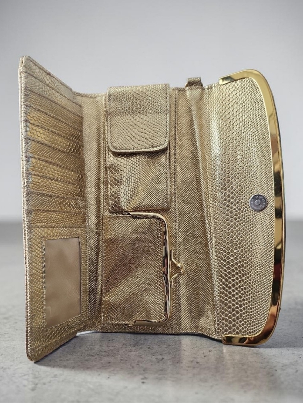 Gold Textured Wristlet Clutch - Elegant Evening Bag - NWOT - Picture 3 of 5